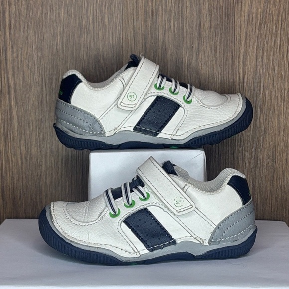 🔥🔥🔥Stride Rite White, Blue  and Gray Kids Sneakers Size: 7W Boys🔥🔥🔥 - Picture 4 of 9